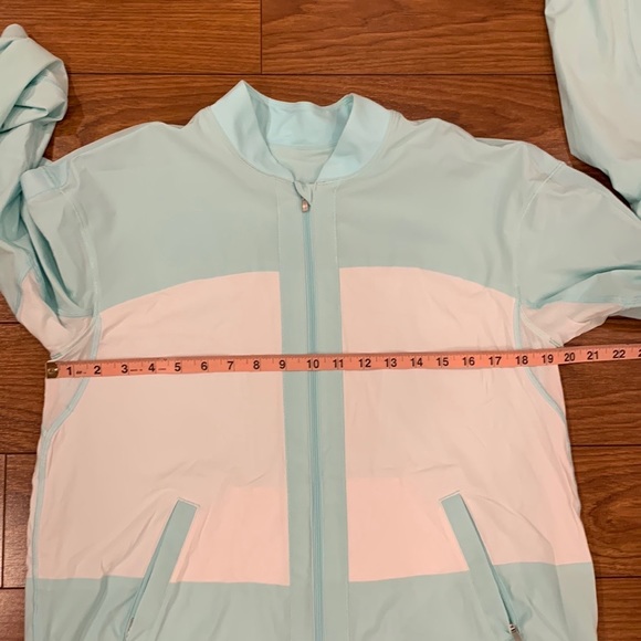 Lululemon Water Resistant Off the Court Light Zip Up Jacket - Picture 11 of 15